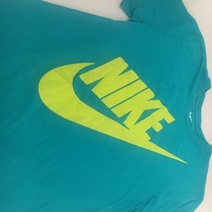 Set of 2 Unisex Nike tshirts